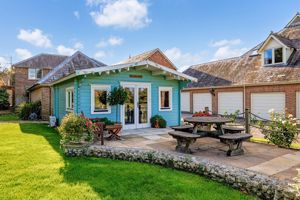Communal Garden room- click for photo gallery